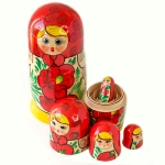 Poupee russe en foulard rouge