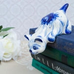 Statuette chat sautant en Porcelaine