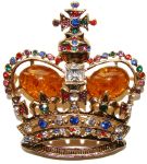 Broche en forme de Couronne décoré par l'Ambre