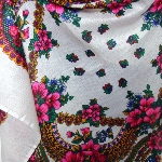 Foulard russe blanc à motif floral