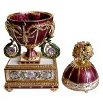 Oeuf Fabergé Madonne Lily mauve - copie Oeuf de Fabergé