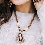 Collier en Bois pour Femme