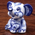 Elephant en porcelaine russe