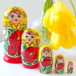 Poupée russe foulard jaune