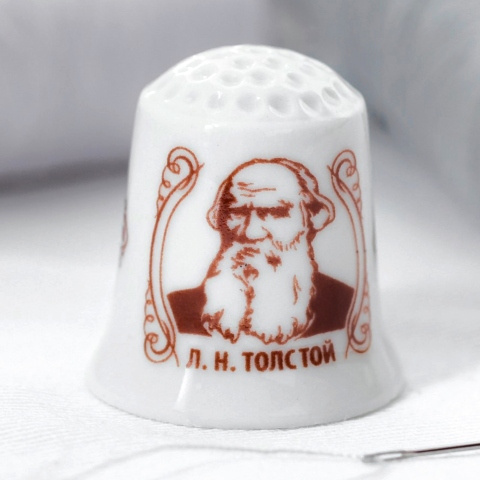 Dé à coudre en porcelaine - Léon Tolstoï