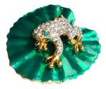 Grenouille sur la feuille verte - Broche de Faberge