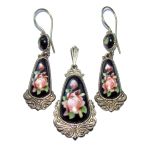 Parure en emaux, Boucles d'oreilles et Pendentif