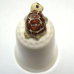 Tortue Dé à coudre de collection en porcelaine 