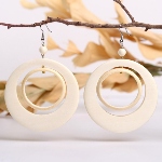 Boucles d'oreille en bois blanc - Créoles