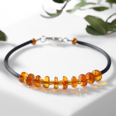 Petit bracelet avec perles d'ambre miel